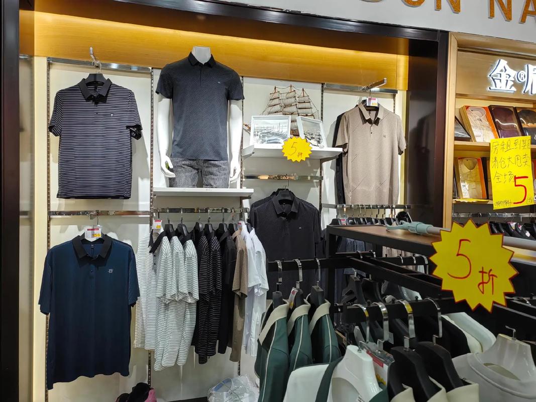新金山鞋服廣場(chǎng)裝修升級(jí)隆重鉅惠，零售即批發(fā)，購(gòu)買(mǎi)即省錢(qián)